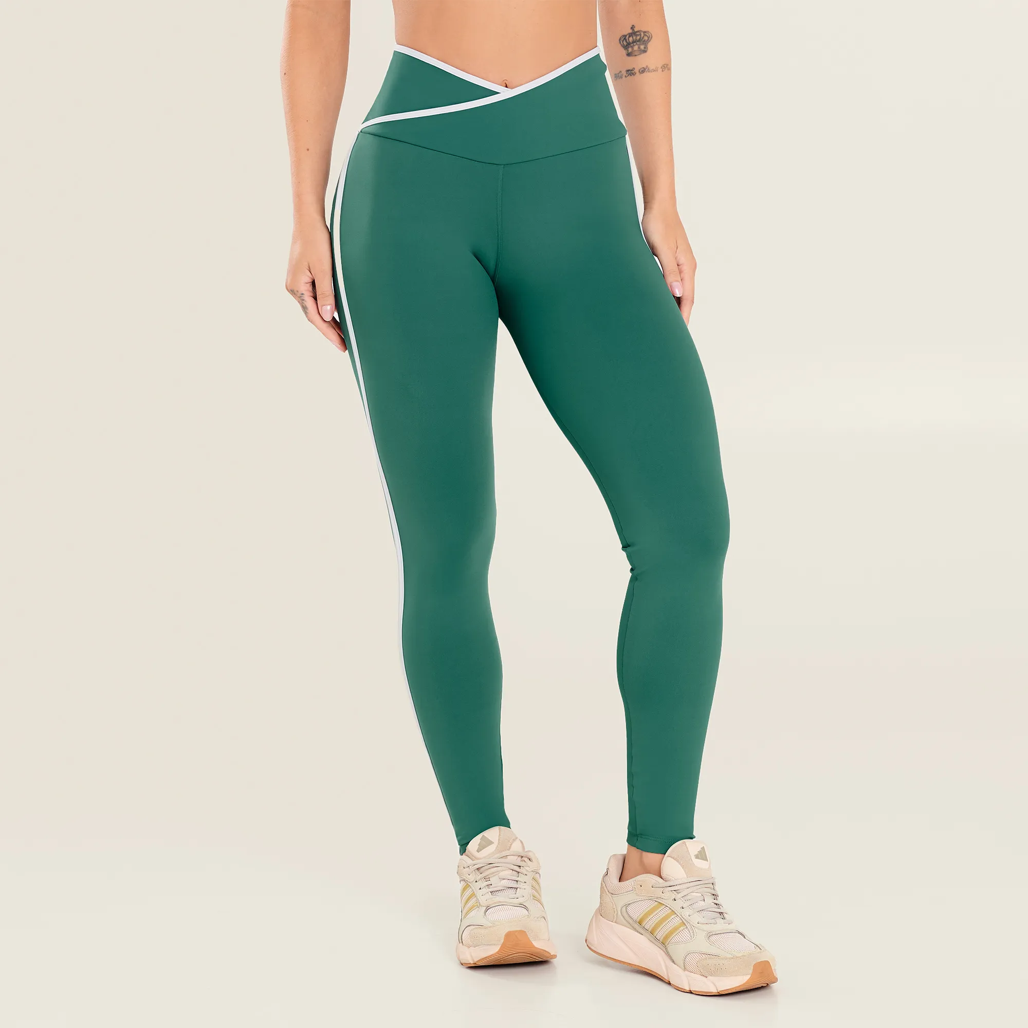 Promoção em destaque Legging Champion Sela Verde Poliamida Por: R$ 147,90 à vista no Pix…