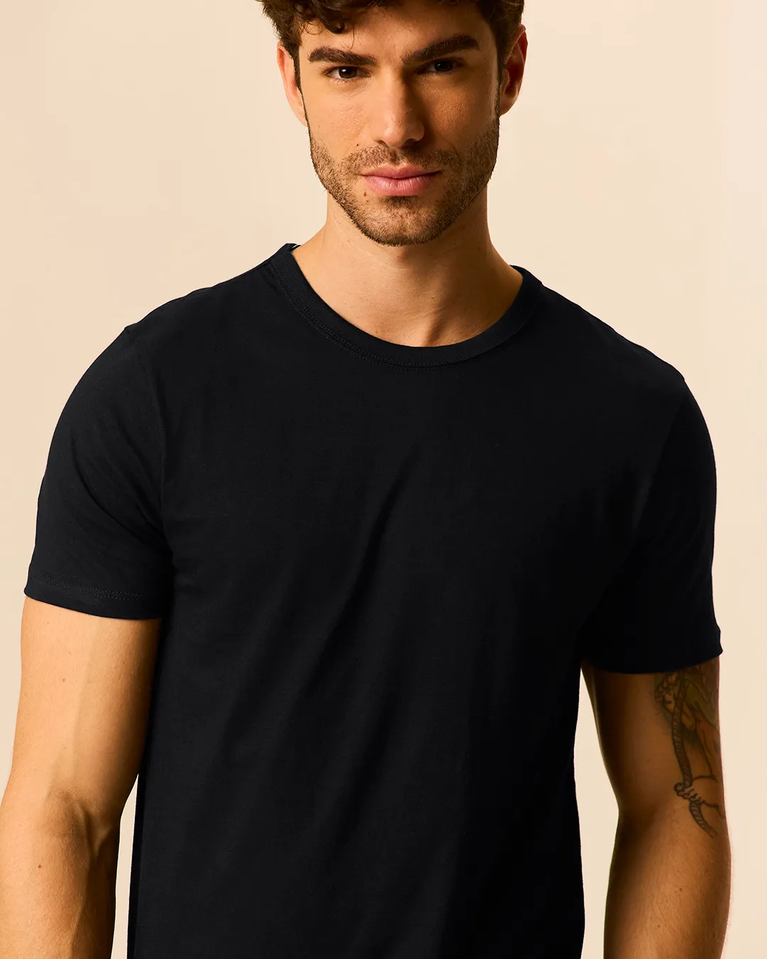 Camiseta Essencial Masculina Slim Decote Redondo Em Algodão Preto